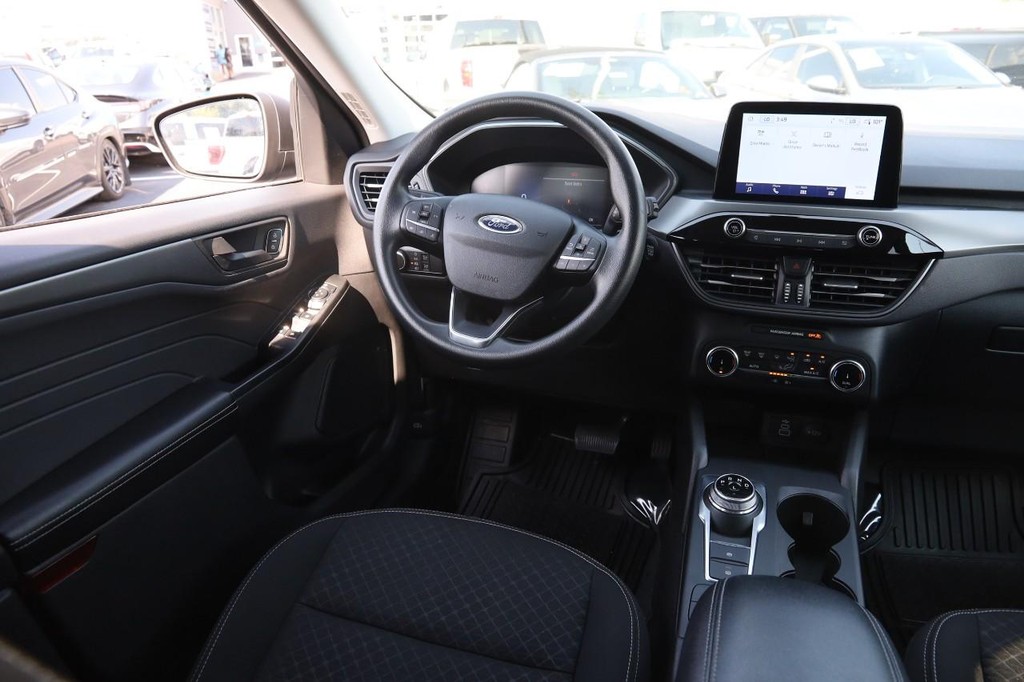 Ford Escape Vehicle Full-screen Gallery Image 22