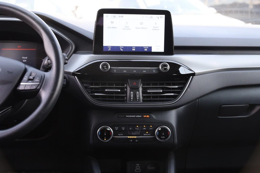 Ford Escape Vehicle Full-screen Gallery Image 24