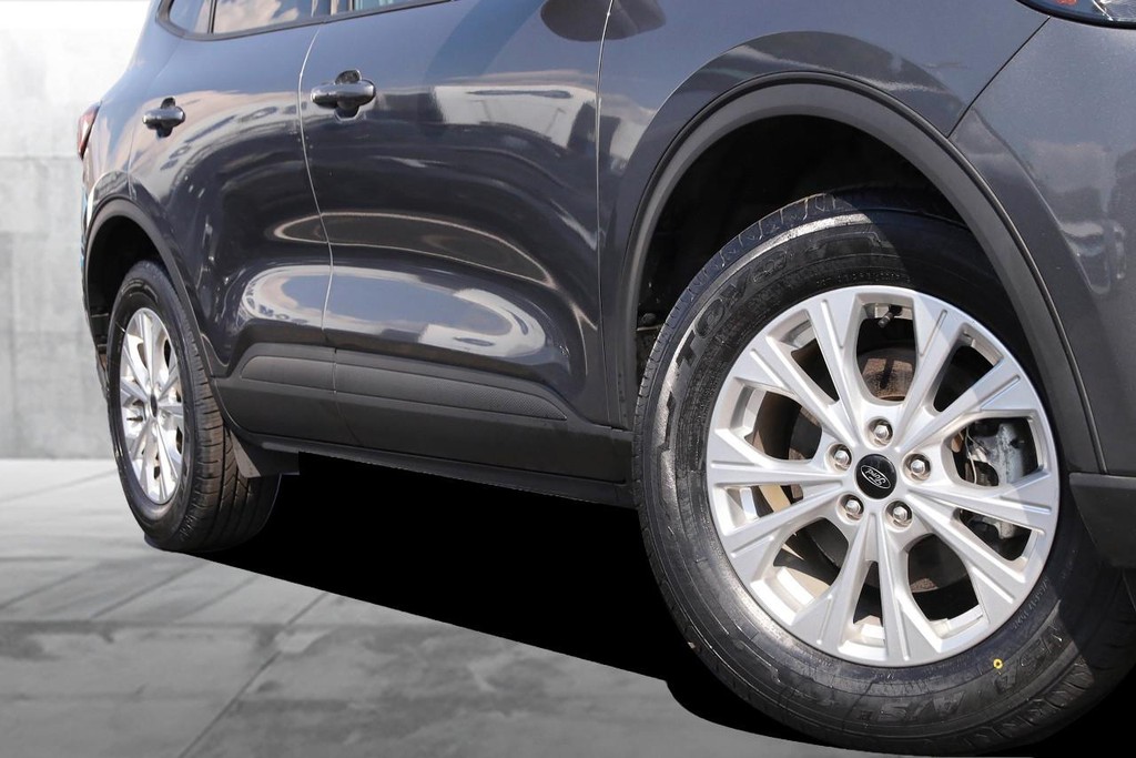 Ford Escape Vehicle Full-screen Gallery Image 03