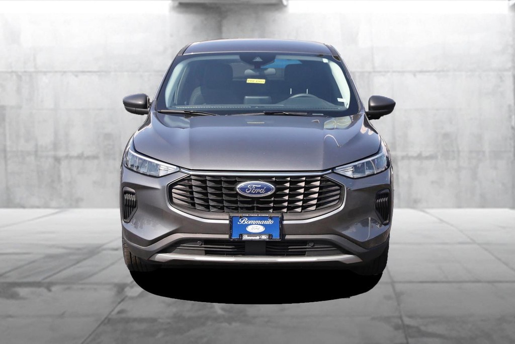 Ford Escape Vehicle Full-screen Gallery Image 04