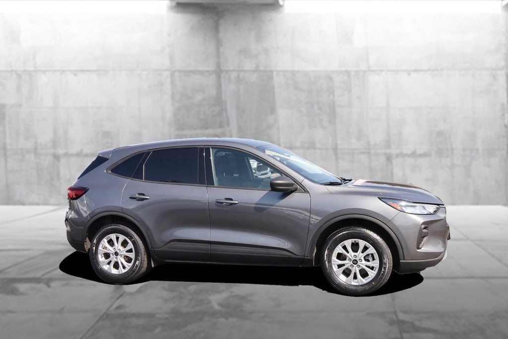 Ford Escape Vehicle Full-screen Gallery Image 05