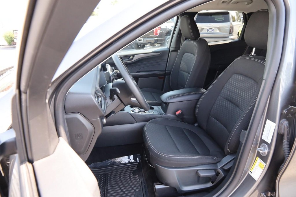Ford Escape Vehicle Full-screen Gallery Image 08