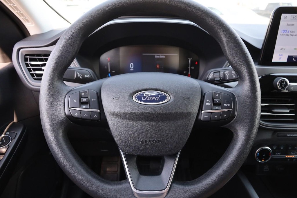 Ford Escape Vehicle Full-screen Gallery Image 10