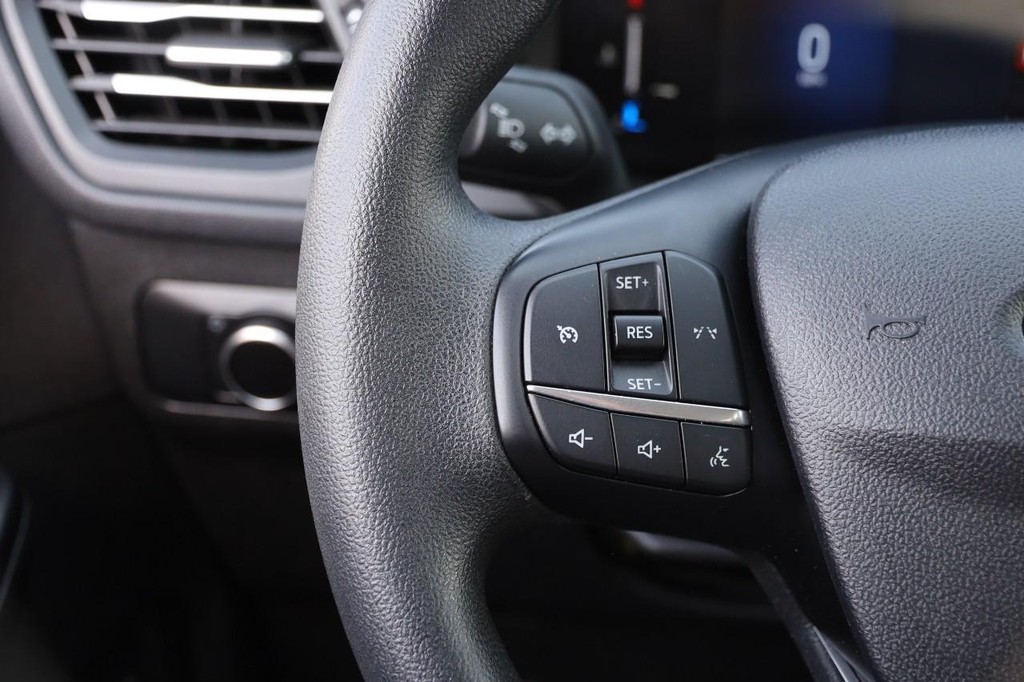 Ford Escape Vehicle Full-screen Gallery Image 11