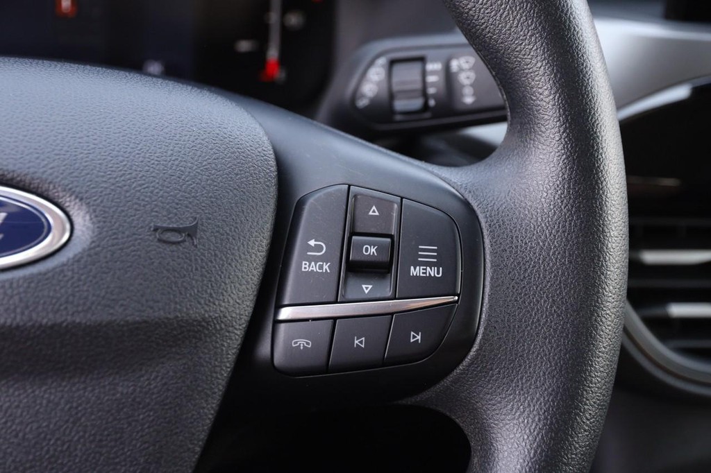 Ford Escape Vehicle Full-screen Gallery Image 12
