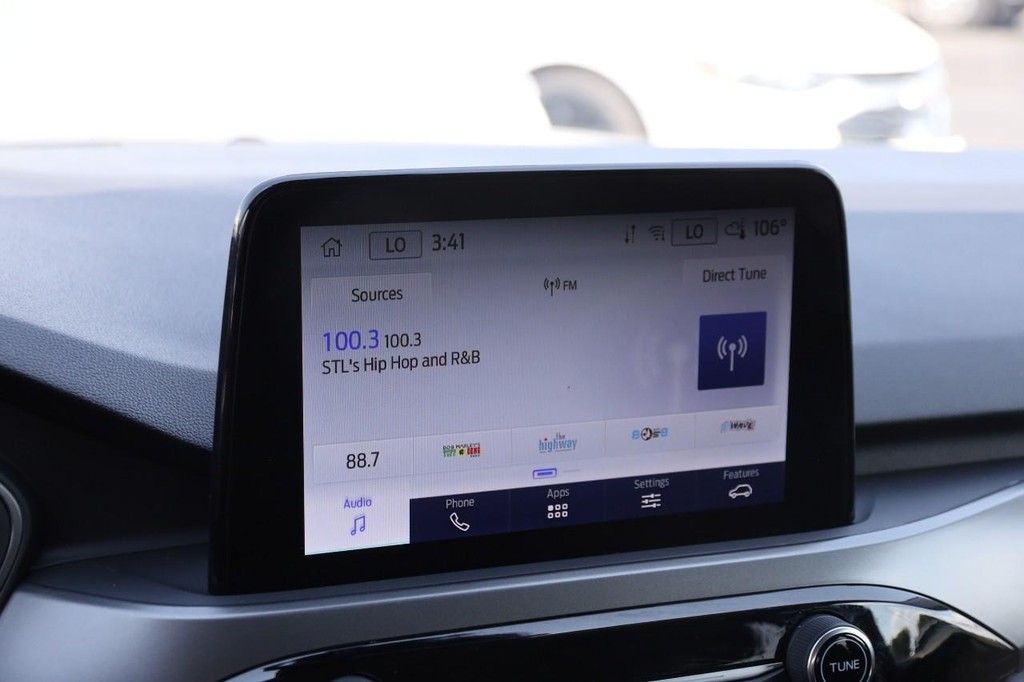 Ford Escape Vehicle Full-screen Gallery Image 16