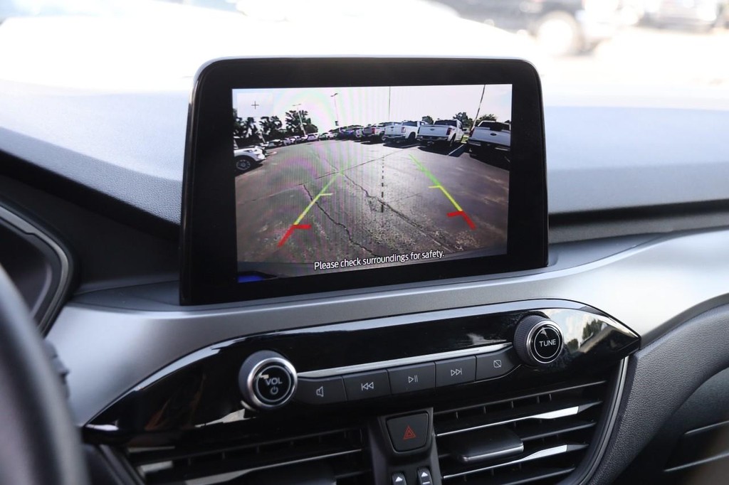 Ford Escape Vehicle Full-screen Gallery Image 17