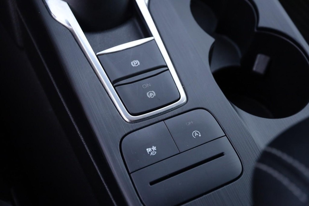 Ford Escape Vehicle Full-screen Gallery Image 19