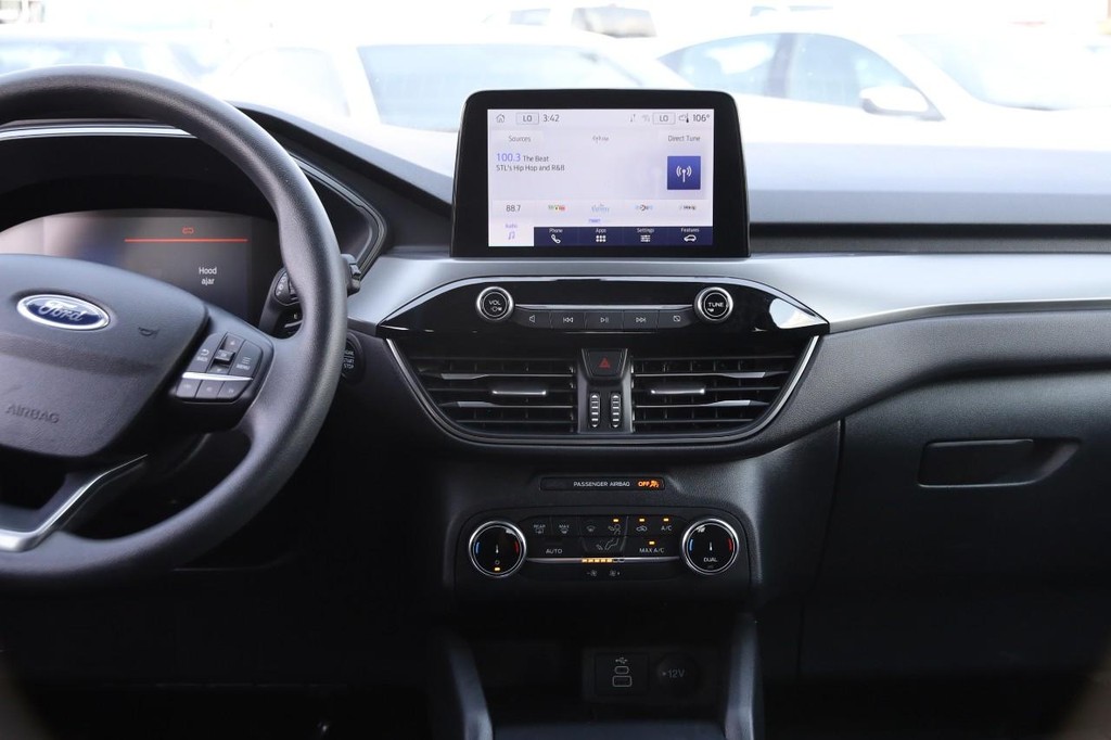Ford Escape Vehicle Full-screen Gallery Image 24