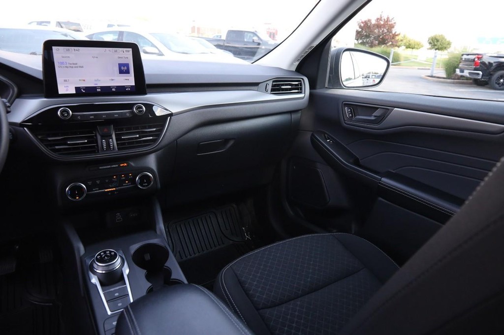 Ford Escape Vehicle Full-screen Gallery Image 25