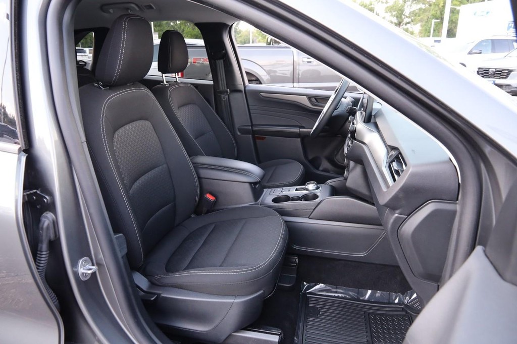 Ford Escape Vehicle Full-screen Gallery Image 26