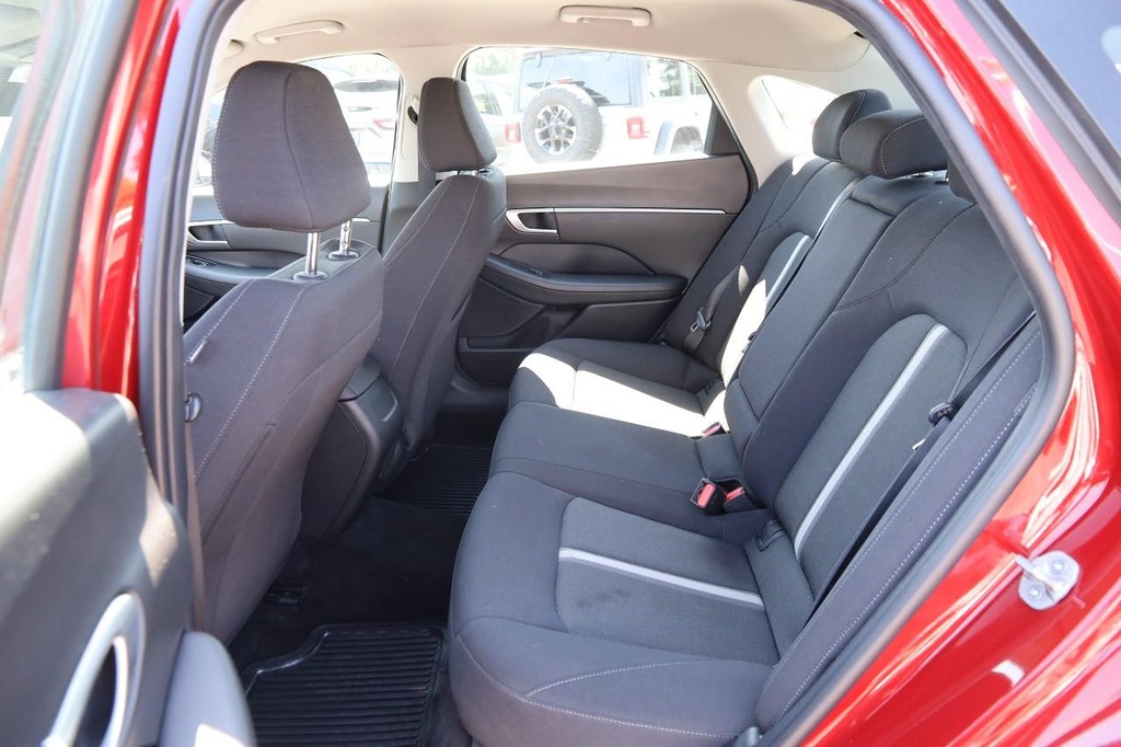 Hyundai Sonata Vehicle Full-screen Gallery Image 9