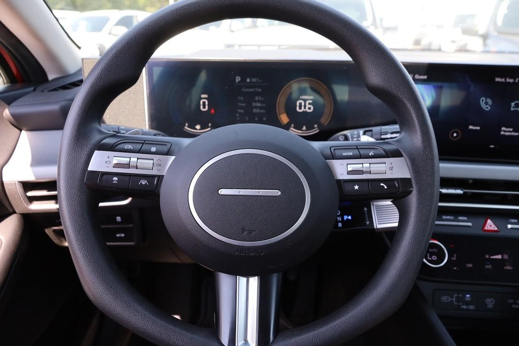 Hyundai Sonata Vehicle Full-screen Gallery Image 10
