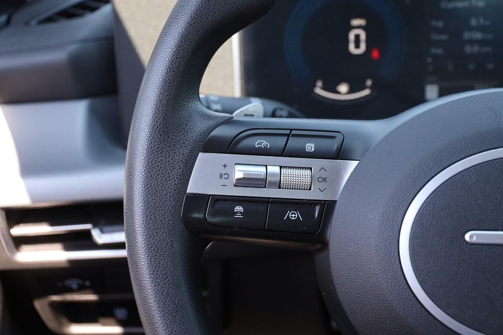 Hyundai Sonata Vehicle Full-screen Gallery Image 11