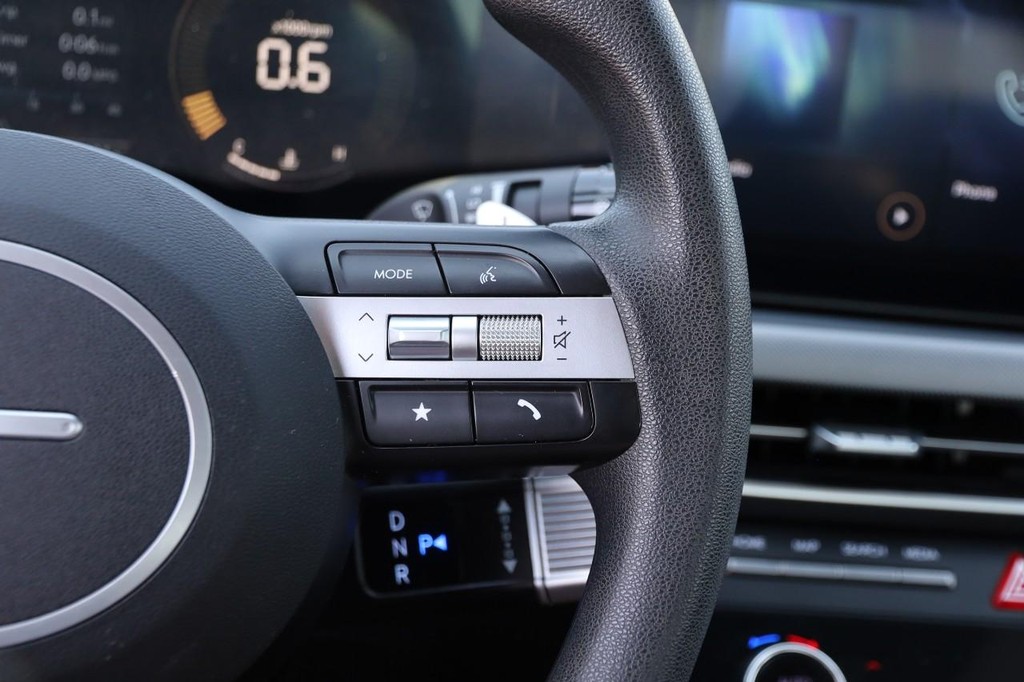 Hyundai Sonata Vehicle Full-screen Gallery Image 12