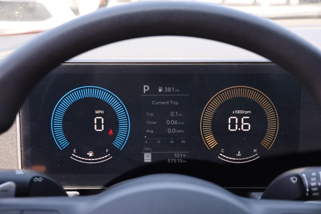 Hyundai Sonata Vehicle Full-screen Gallery Image 13