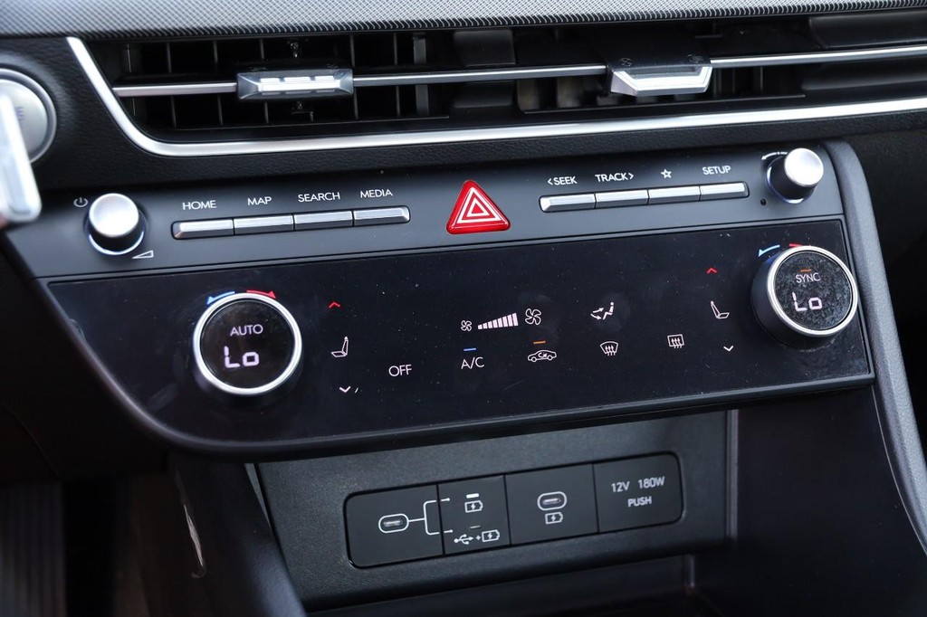Hyundai Sonata Vehicle Full-screen Gallery Image 18