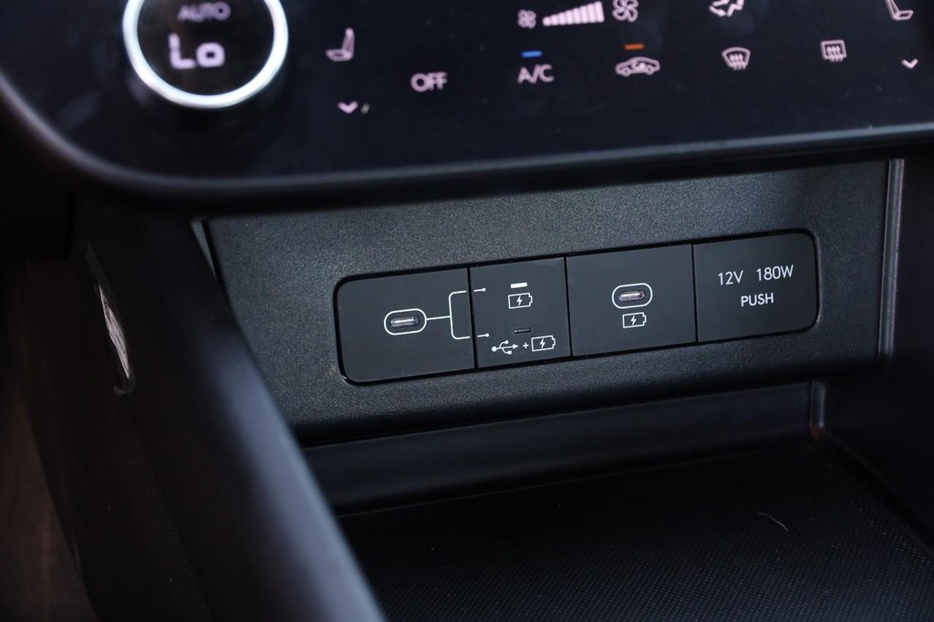 Hyundai Sonata Vehicle Full-screen Gallery Image 19