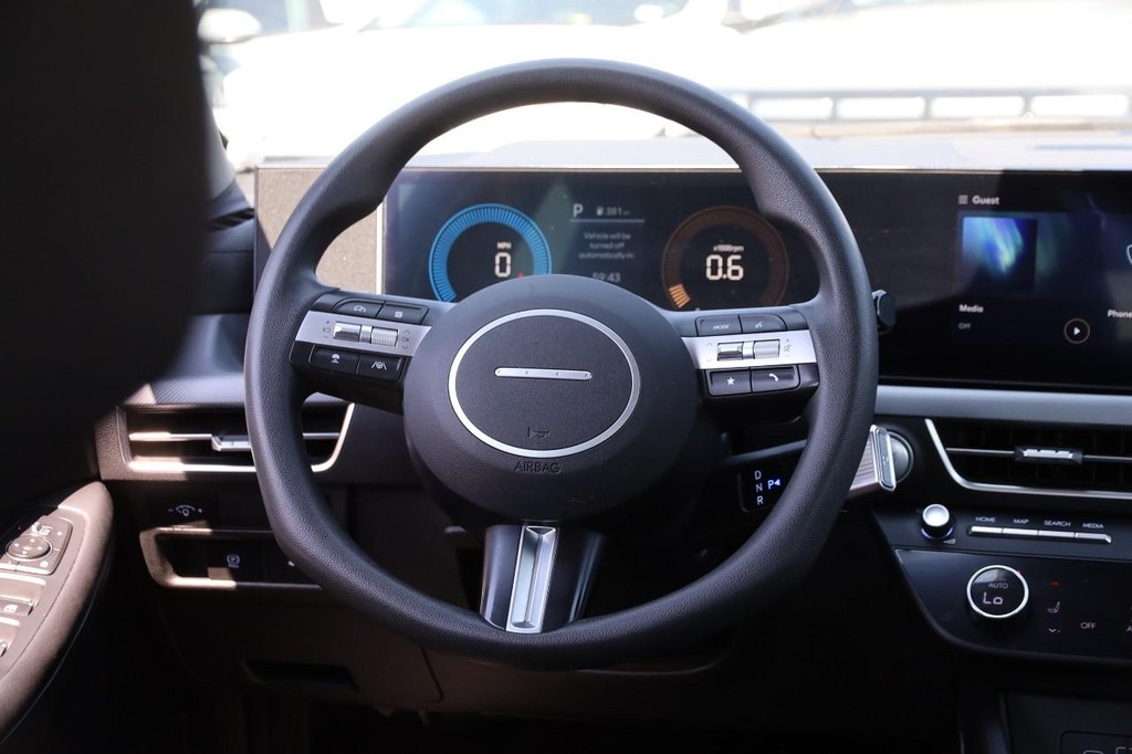 Hyundai Sonata Vehicle Full-screen Gallery Image 24