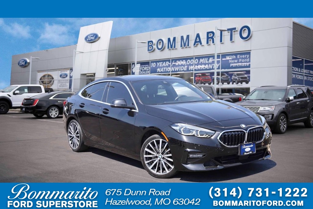 BMW 2 Series Vehicle Full-screen Gallery Image 01