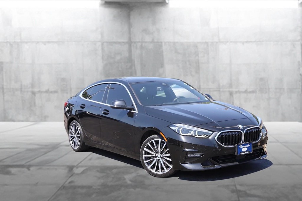 BMW 2 Series Vehicle Full-screen Gallery Image 02