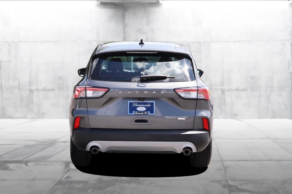 Ford Escape Vehicle Full-screen Gallery Image 05