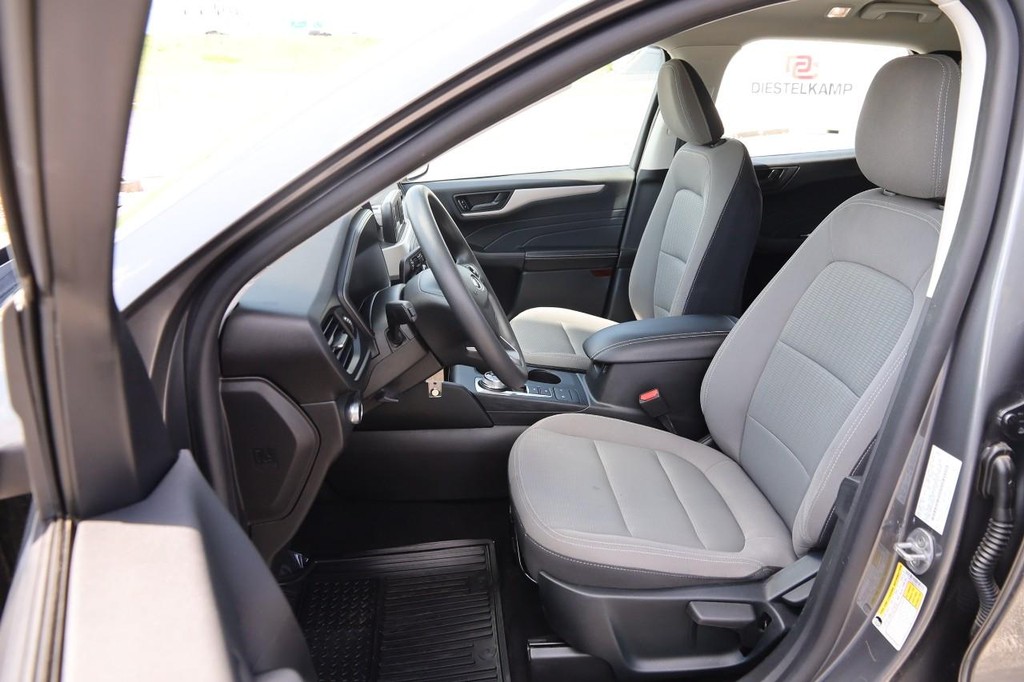 Ford Escape Vehicle Full-screen Gallery Image 07