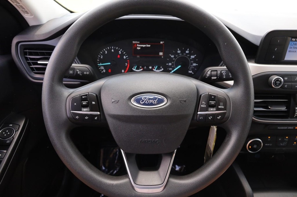 Ford Escape Vehicle Full-screen Gallery Image 09