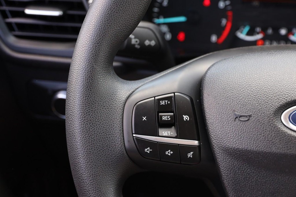 Ford Escape Vehicle Full-screen Gallery Image 10