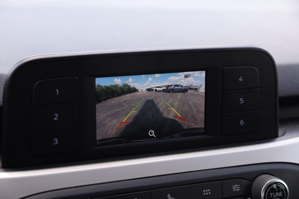 Ford Escape Vehicle Full-screen Gallery Image 15