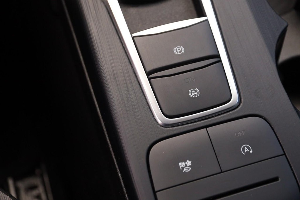Ford Escape Vehicle Full-screen Gallery Image 17