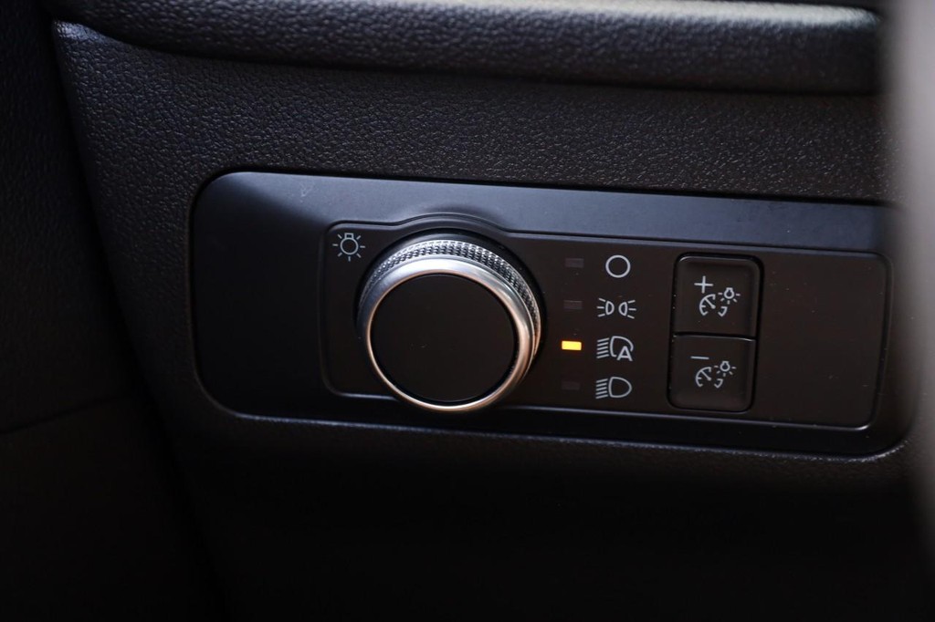 Ford Escape Vehicle Full-screen Gallery Image 18