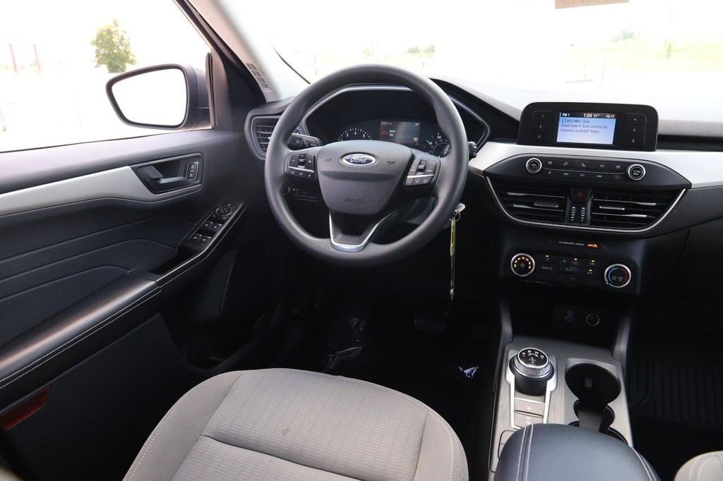 Ford Escape Vehicle Full-screen Gallery Image 21