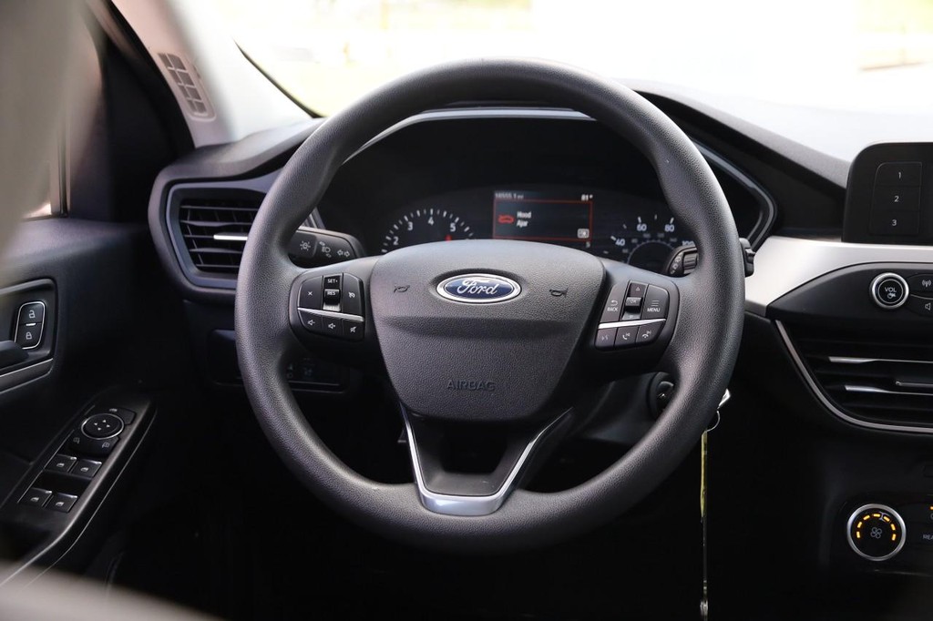 Ford Escape Vehicle Full-screen Gallery Image 22