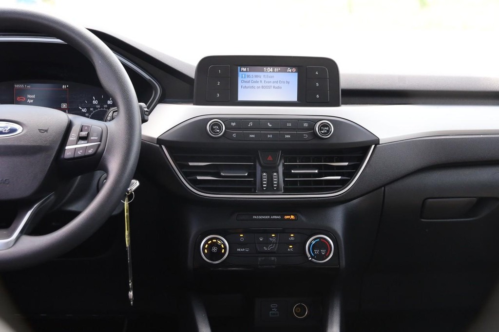 Ford Escape Vehicle Full-screen Gallery Image 23