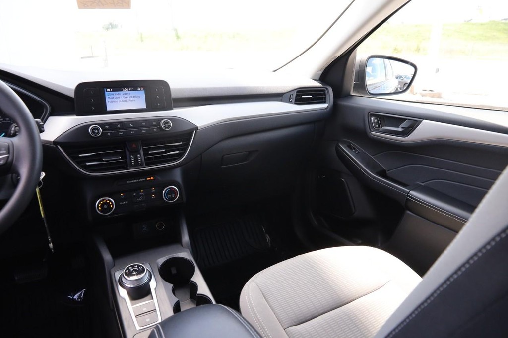Ford Escape Vehicle Full-screen Gallery Image 24