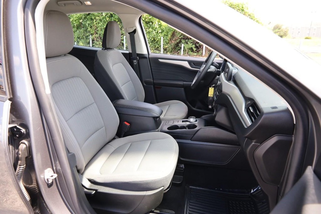 Ford Escape Vehicle Full-screen Gallery Image 25