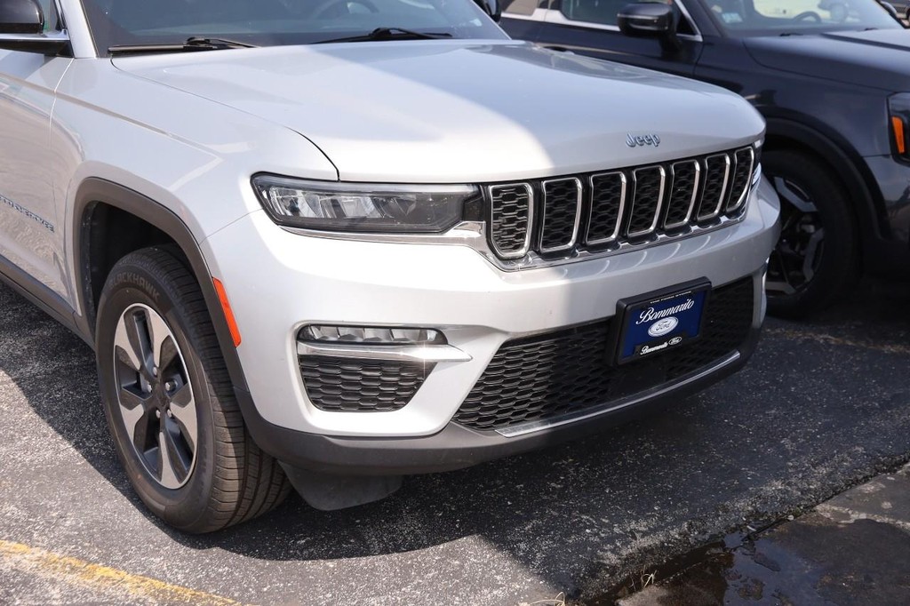 Jeep Grand Cherokee 4xe Vehicle Image 02