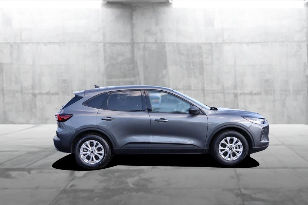 Ford Escape Vehicle Full-screen Gallery Image 05