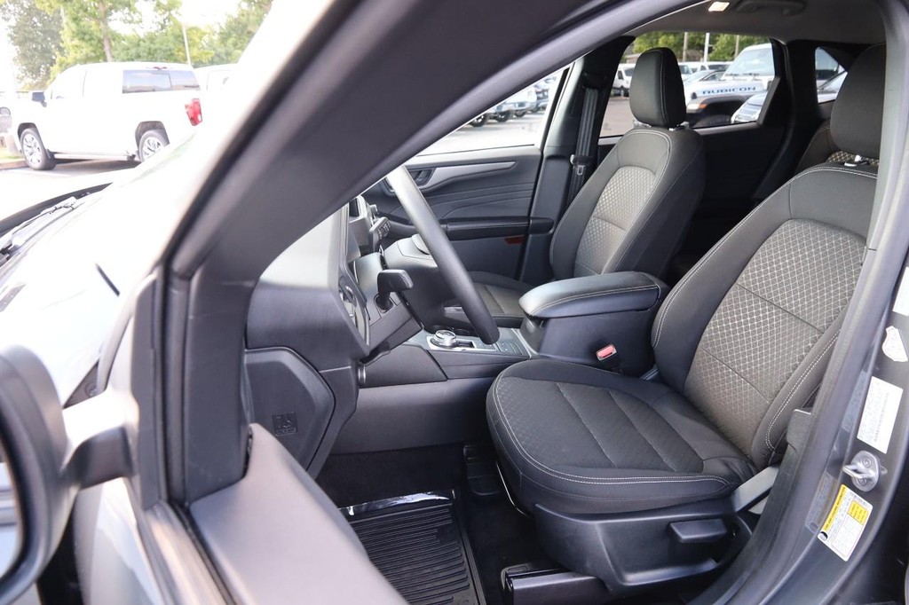 Ford Escape Vehicle Full-screen Gallery Image 08