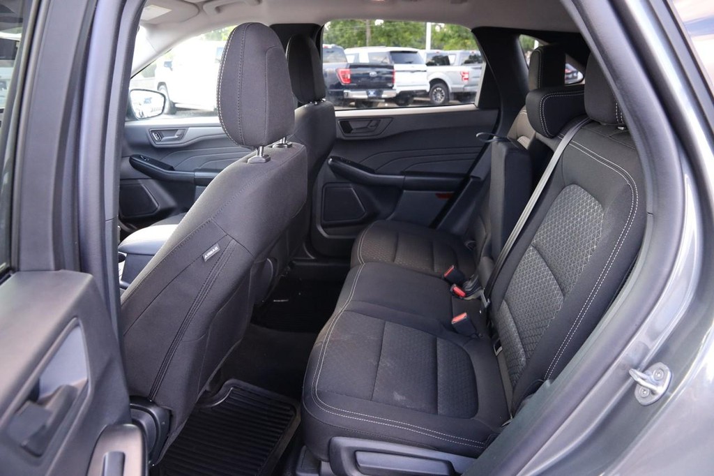 Ford Escape Vehicle Full-screen Gallery Image 09