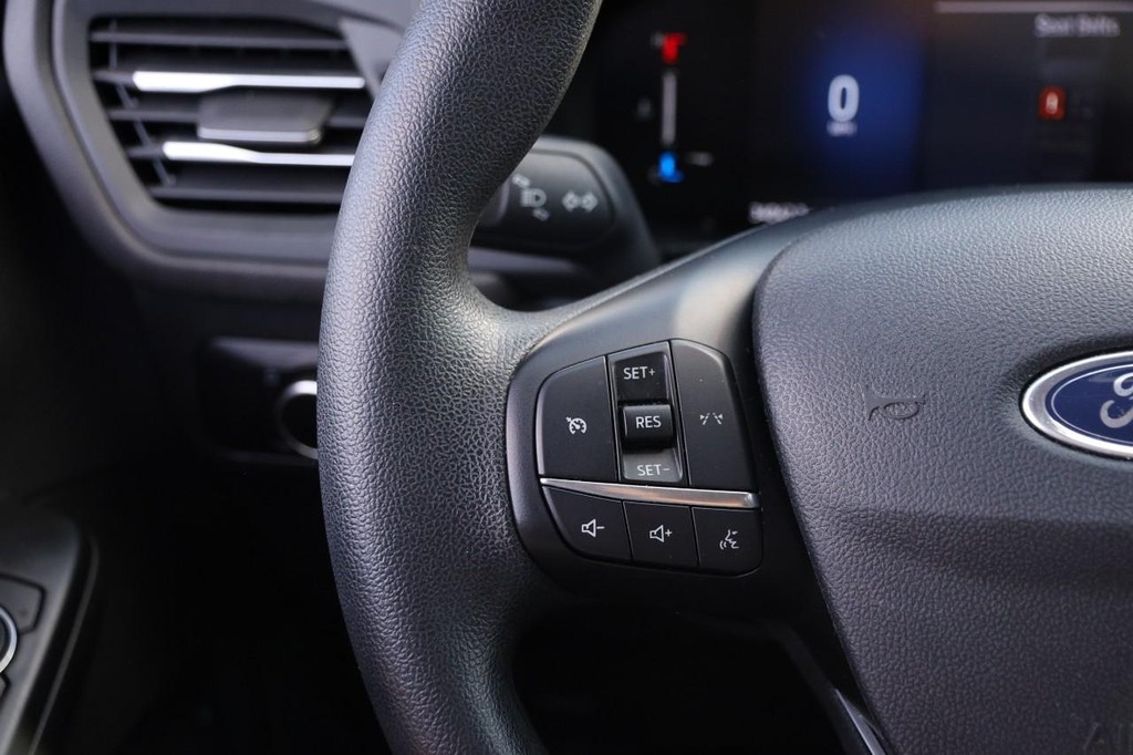 Ford Escape Vehicle Full-screen Gallery Image 11