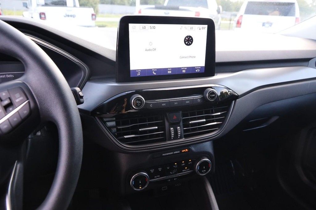 Ford Escape Vehicle Full-screen Gallery Image 15