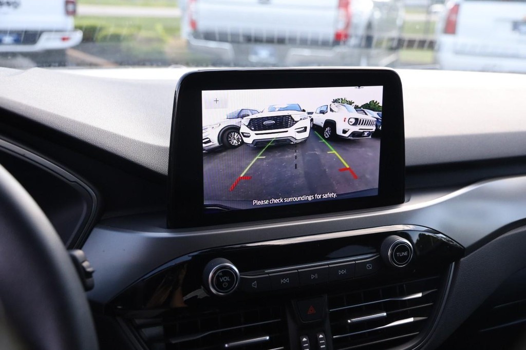 Ford Escape Vehicle Full-screen Gallery Image 16