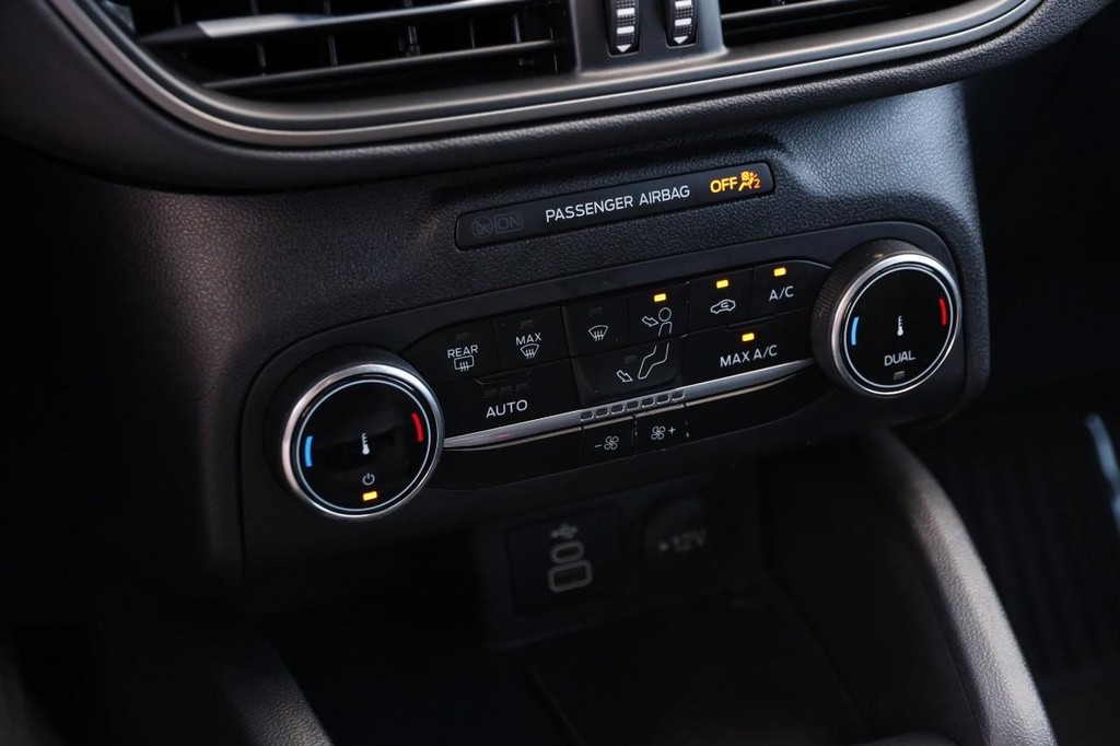 Ford Escape Vehicle Full-screen Gallery Image 17