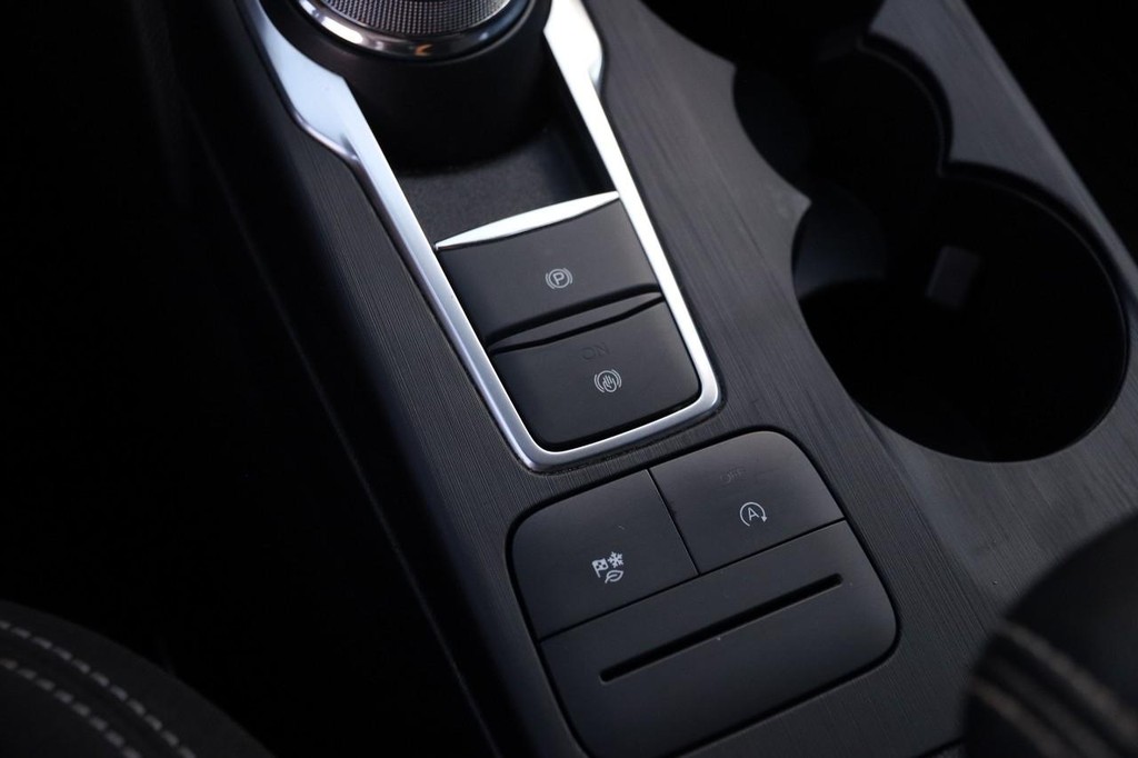 Ford Escape Vehicle Full-screen Gallery Image 18