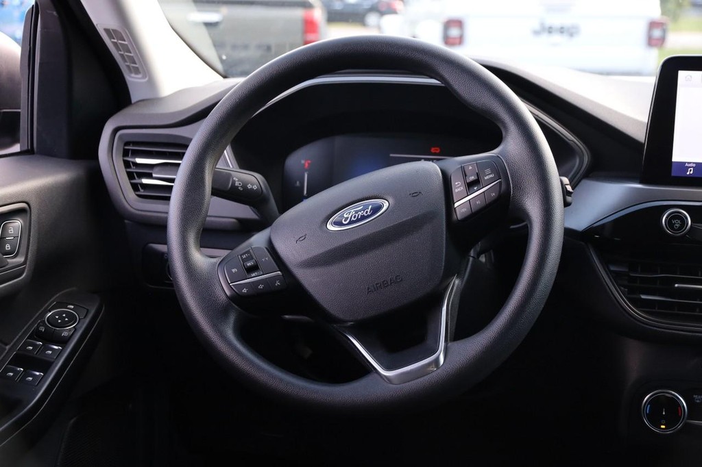 Ford Escape Vehicle Full-screen Gallery Image 22