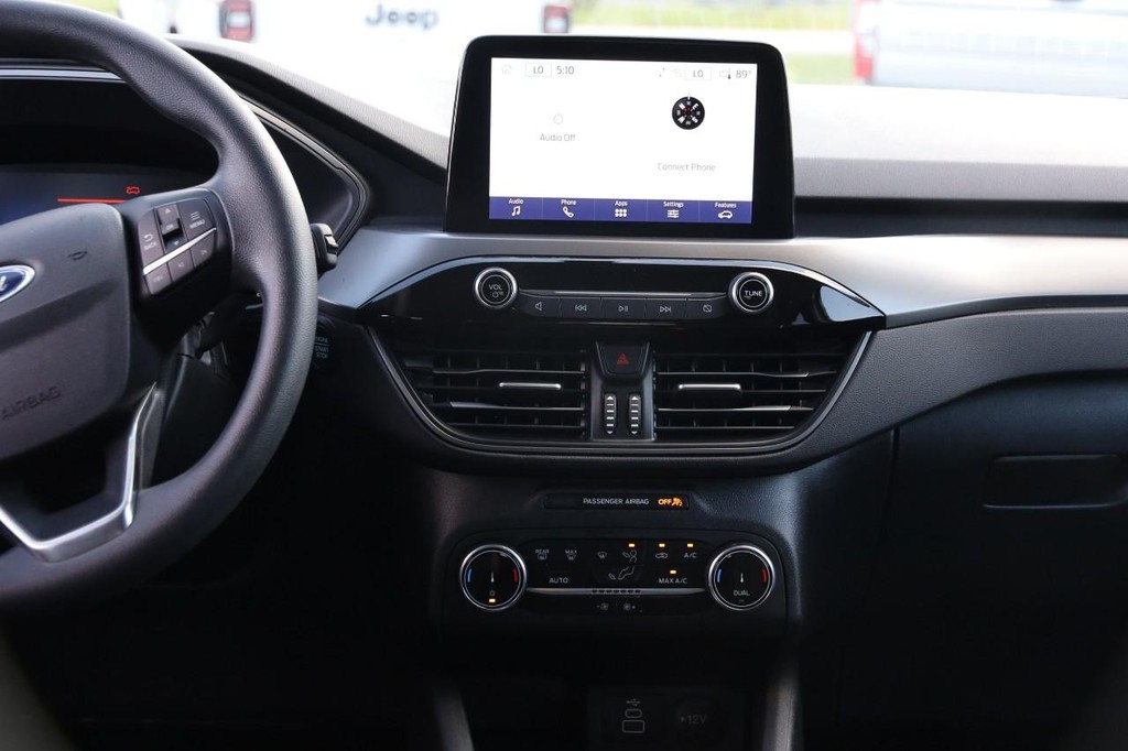 Ford Escape Vehicle Full-screen Gallery Image 23