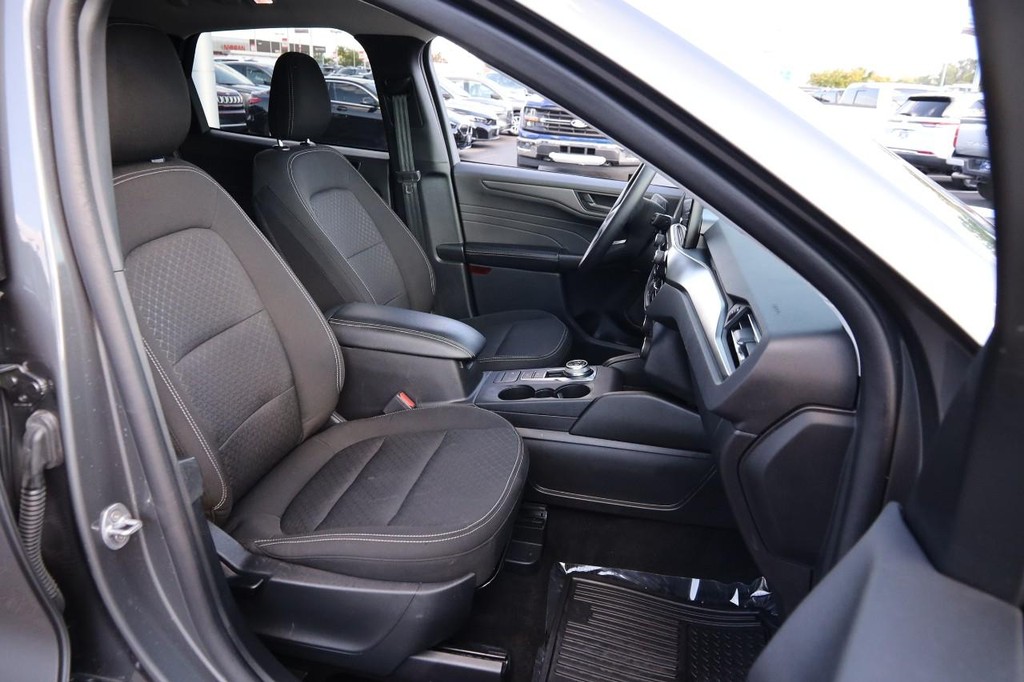 Ford Escape Vehicle Full-screen Gallery Image 25