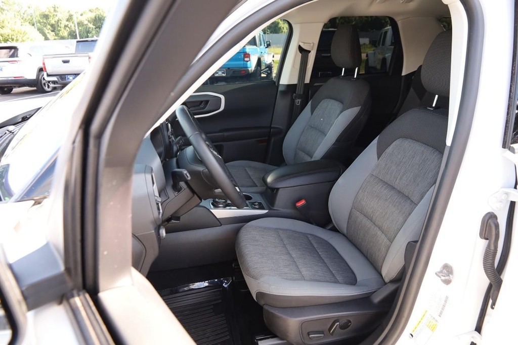 Ford Bronco Sport Vehicle Full-screen Gallery Image 08